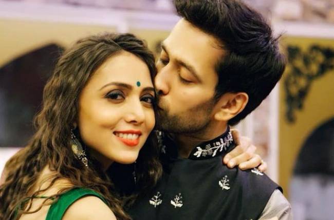 Must Check: Nakuul Mehta’s adorable photo with wife and the interesting caption