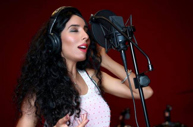 Shreya Ghoshal inspires British pop star, Arzutra Garielle, to release her debut music album ‘Woh Pal’