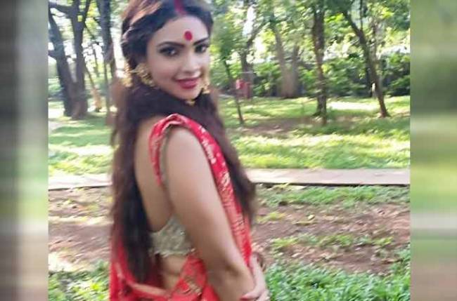I am sporting Bindi and wearing Sarees : Pooja Banerjee