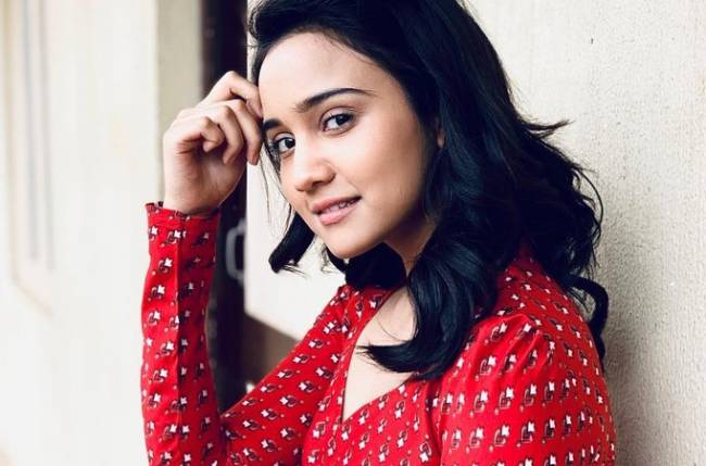 Ashi Singh attends another wedding amidst her own