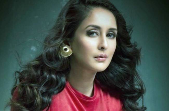Chahatt Khanna attacked by drunken men on Holi; deals with the situation bravely