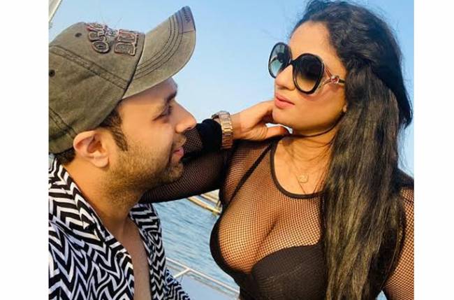 MTV Love School Fame and Runway Director Jagnoor Aneja shares romantic pictures of Dubai trip with Afreen Siddiqui. Is love on the cards?
