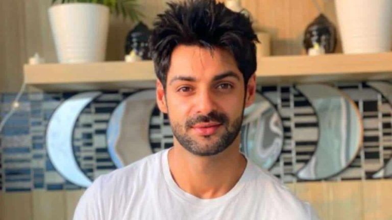 Interesting! Karan Wahi has a unique way to deal with this reel life injury, shares a glimpse! | Deets Inside